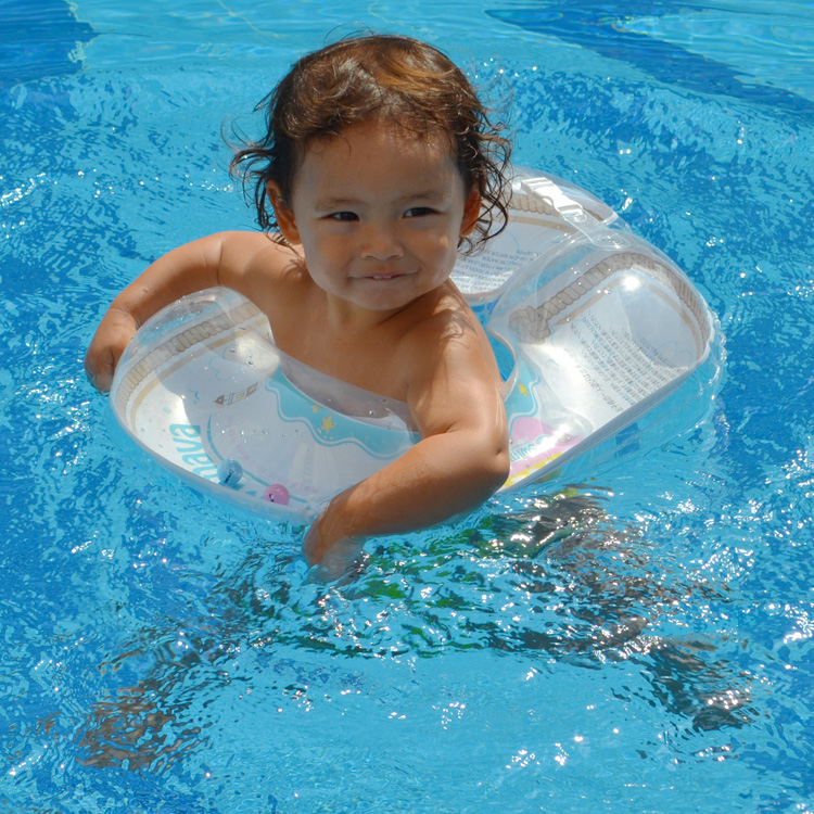 Lý do nào khiến phao bơi chống lật cho bé được nhiều bố mẹ lựa chọn?