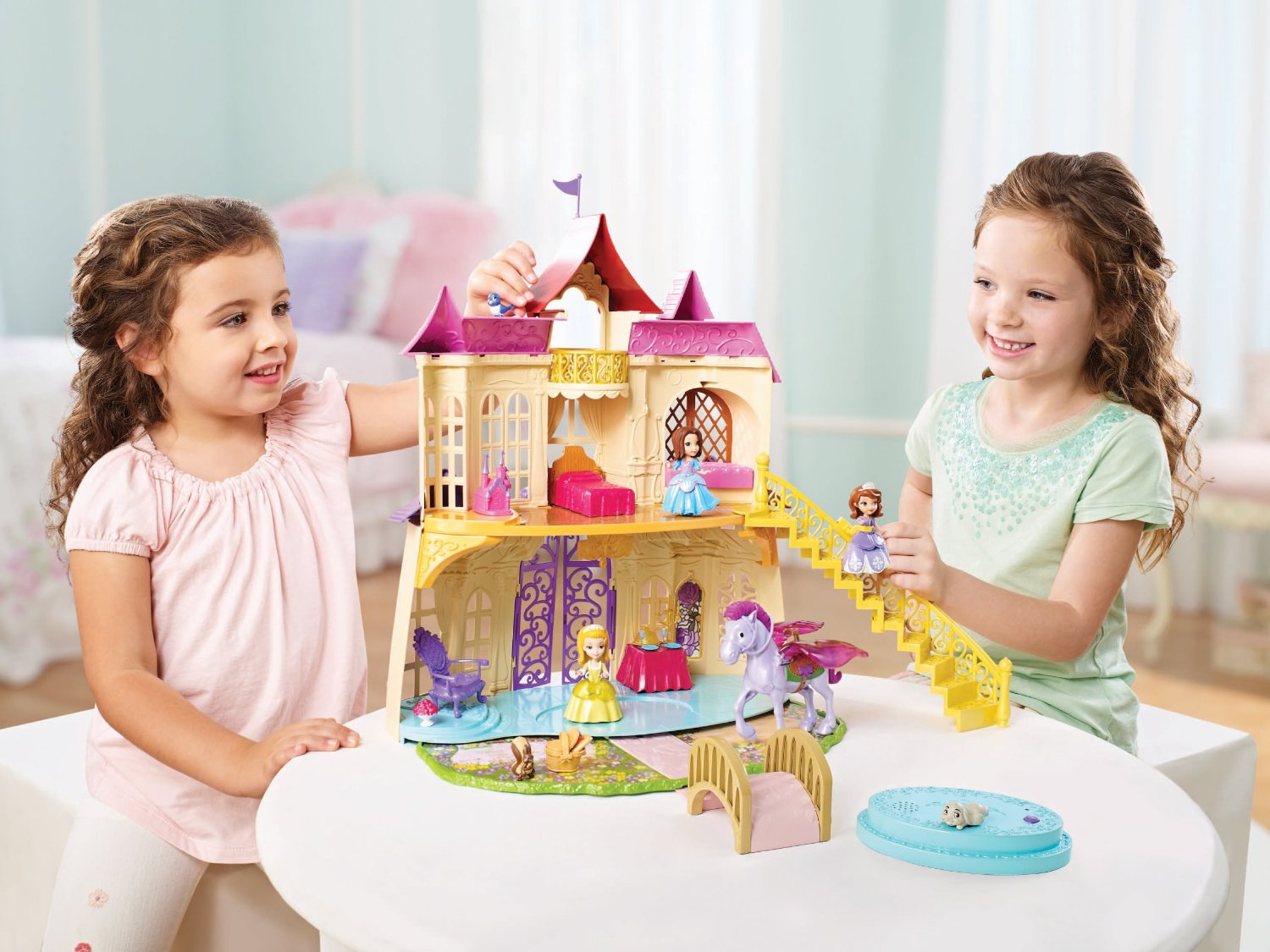 Ngôi nhà của công chúa Sofia - Disney Sofia The First New Magical Talking Castle